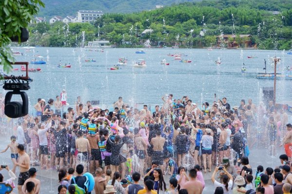 富邦速配 前方高能！动漫IP齐聚森林海，烟花点亮燃爆暑假